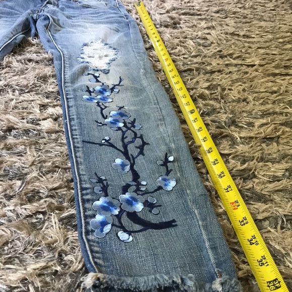 💠Trendy Jeans with Embroidery Flower Design💠 - Picture 7 of 9